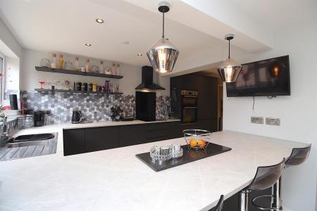 4 bedroom Semi-detached house for sale in Squirrels Corner, East Goscote, LE7