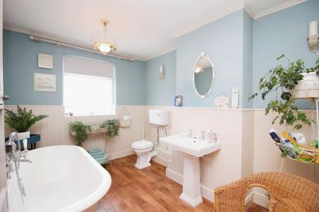 3 bedroom Terraced House for sale in St Peters Street, Syston, LE7