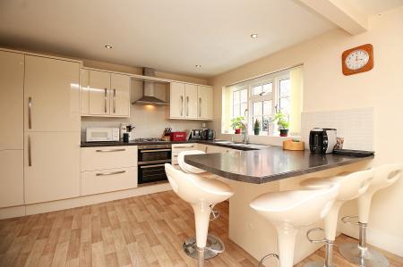 4 bedroom Detached house for sale in Syston Road, Queniborough, LE7