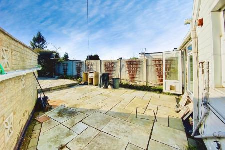 2 bedroom Semi-detached bungalow for sale in Tentercroft Avenue, Syston, LE7