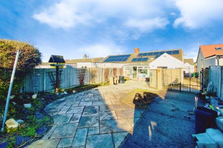 2 bedroom Semi-detached bungalow for sale in Tentercroft Avenue, Syston, LE7