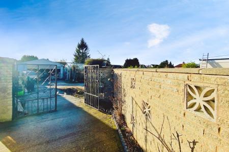 2 bedroom Semi-detached bungalow for sale in Tentercroft Avenue, Syston, LE7