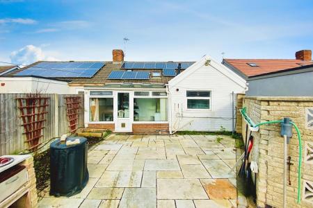 2 bedroom Semi-detached bungalow for sale in Tentercroft Avenue, Syston, LE7