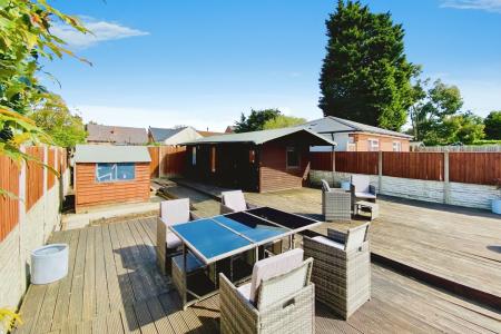 3 bedroom Semi-detached bungalow for sale in Tentercroft Avenue, Syston, LE7