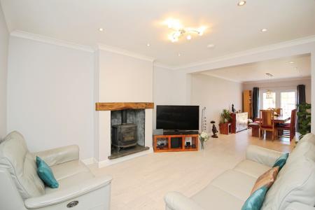 3 bedroom Semi-detached bungalow for sale in Tentercroft Avenue, Syston, LE7