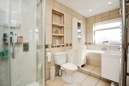 3 bedroom Semi-detached bungalow for sale in Tentercroft Avenue, Syston, LE7