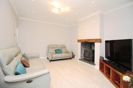 3 bedroom Semi-detached bungalow for sale in Tentercroft Avenue, Syston, LE7