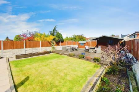 3 bedroom Semi-detached bungalow for sale in Tentercroft Avenue, Syston, LE7
