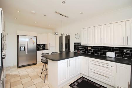 3 bedroom Semi-detached bungalow for sale in Tentercroft Avenue, Syston, LE7