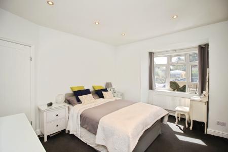 3 bedroom Semi-detached bungalow for sale in Tentercroft Avenue, Syston, LE7