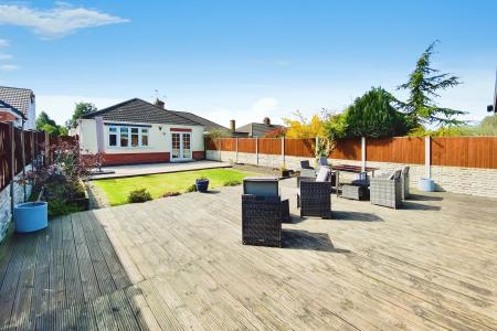 3 bedroom Semi-detached bungalow for sale in Tentercroft Avenue, Syston, LE7