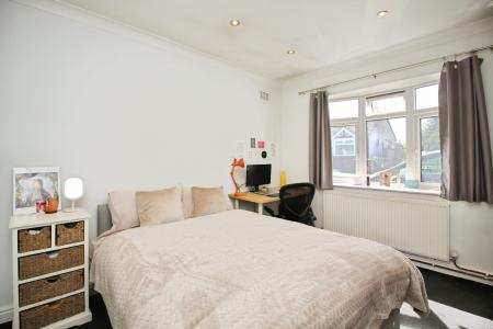 3 bedroom Semi-detached bungalow for sale in Tentercroft Avenue, Syston, LE7