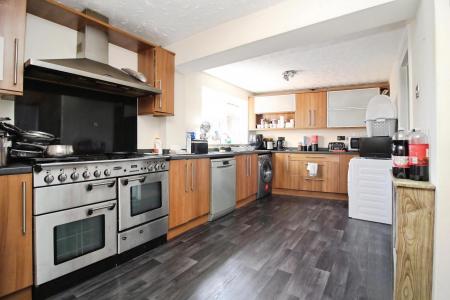 5 bedroom Semi-detached house for sale in The Meadows, East Goscote, LE7