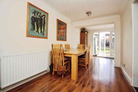 5 bedroom Semi-detached house for sale in The Meadows, East Goscote, LE7