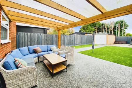 2 bedroom Semi-detached house for sale in The Meadows, East Goscote, LE7