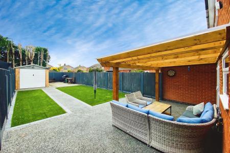 2 bedroom Semi-detached house for sale in The Meadows, East Goscote, LE7