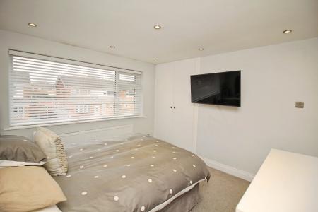 2 bedroom Semi-detached house for sale in The Meadows, East Goscote, LE7