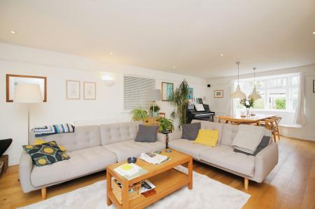 4 bedroom Detached house for sale in The Meadway, Syston, LE7