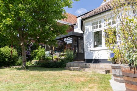 4 bedroom Detached house for sale in The Meadway, Syston, LE7