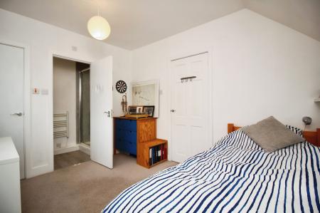 4 bedroom Detached house for sale in The Meadway, Syston, LE7