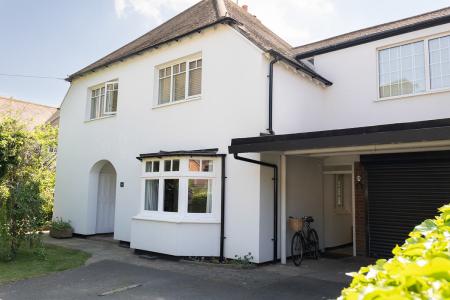 4 bedroom Detached house for sale in The Meadway, Syston, LE7