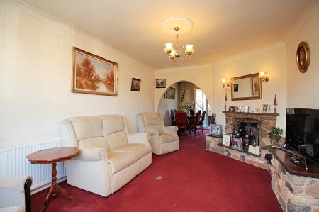 3 bedroom Semi-detached house for sale in The Ringway, Queniborough, LE7