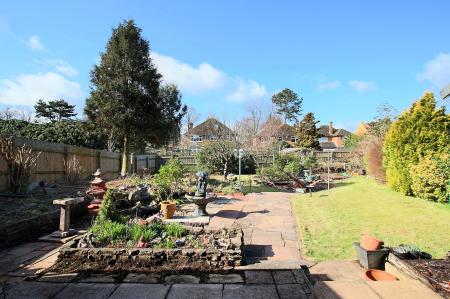 3 bedroom Semi-detached house for sale in The Ringway, Queniborough, LE7