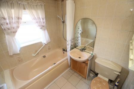 3 bedroom Semi-detached house for sale in The Ringway, Queniborough, LE7