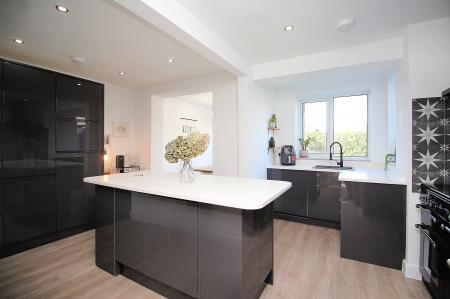 3 bedroom Semi-detached house for sale in The Ringway, Queniborough, LE7