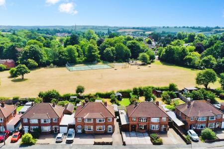 4 bedroom Semi-detached house for sale in Extended Family Home - The Ringway, Queniborough, LE7