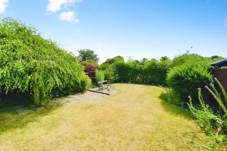 4 bedroom Semi-detached house for sale in Extended Family Home - The Ringway, Queniborough, LE7