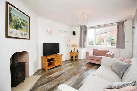 4 bedroom Semi-detached house for sale in The Ringway, Queniborough, LE7