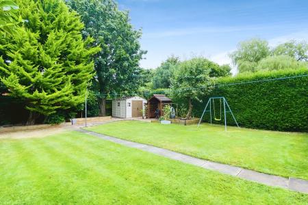 4 bedroom Semi-detached house for sale in The Ringway, Queniborough, LE7