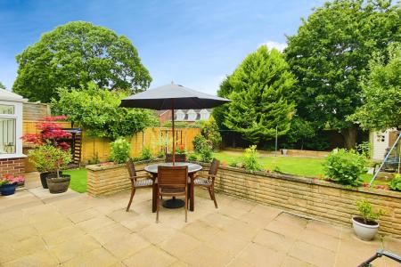 4 bedroom Semi-detached house for sale in The Ringway, Queniborough, LE7