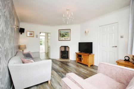 4 bedroom Semi-detached house for sale in The Ringway, Queniborough, LE7