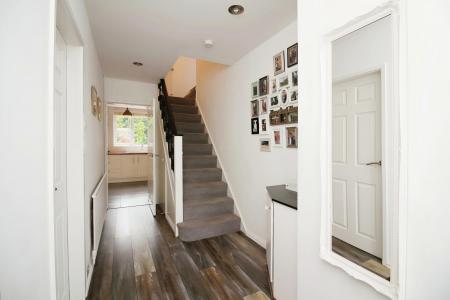 4 bedroom Semi-detached house for sale in The Ringway, Queniborough, LE7