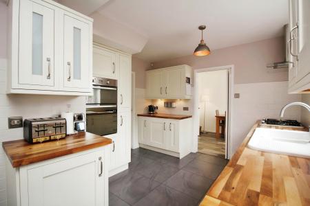 4 bedroom Semi-detached house for sale in The Ringway, Queniborough, LE7