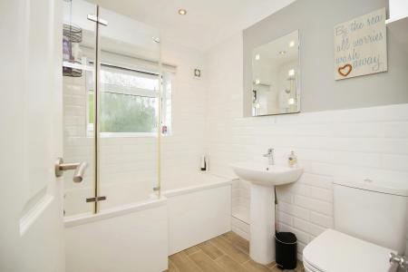 4 bedroom Semi-detached house for sale in The Ringway, Queniborough, LE7