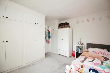 4 bedroom Semi-detached house for sale in The Ringway, Queniborough, LE7