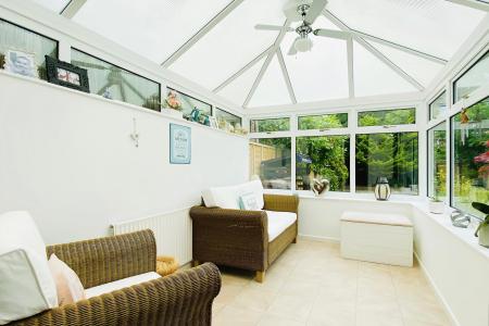 4 bedroom Semi-detached house for sale in The Ringway, Queniborough, LE7