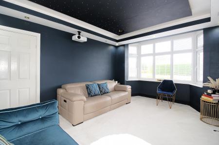 3 bedroom Semi-detached house for sale in The Roundway, Thurmaston, LE4