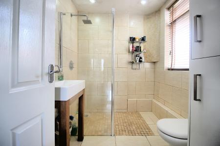 3 bedroom Semi-detached house for sale in The Roundway, Thurmaston, LE4