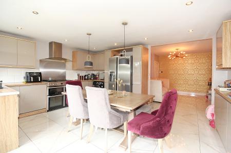 3 bedroom Semi-detached house for sale in The Roundway, Thurmaston, LE4