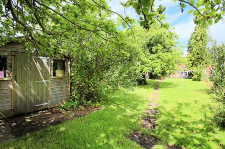 3 bedroom Semi-detached house for sale in The Roundway, Thurmaston, LE4