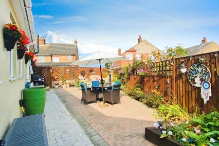 2 bedroom Detached bungalow for sale in The Roundway, Thurmaston, LE4