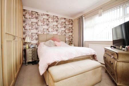 2 bedroom Detached bungalow for sale in The Roundway, Thurmaston, LE4