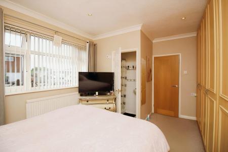 2 bedroom Detached bungalow for sale in The Roundway, Thurmaston, LE4