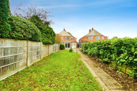 2 bedroom Semi-detached house for sale in The Roundway, Thurmaston, LE4