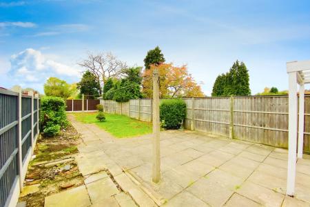 2 bedroom Semi-detached house for sale in The Roundway, Thurmaston, LE4