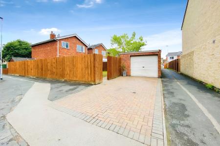 3 bedroom Link detached house for sale in Threshers Walk, East Goscote, LE7